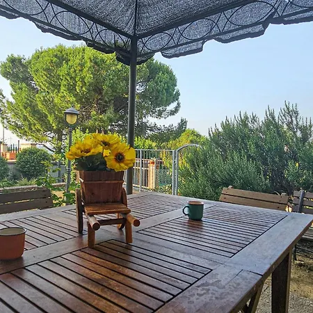 Awesome In Cedri-peccioli With Kitchen Holiday home